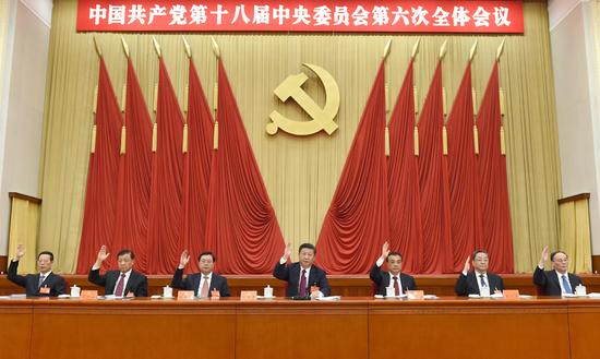 中国共产党第十八届中央委员会第六次全体会议,于2016年10月24日至27日在北京举行。这是习近平、李克强、张德江、俞正声、刘云山、王岐山、张高丽等在主席台上。新华社记者 李学仁 摄